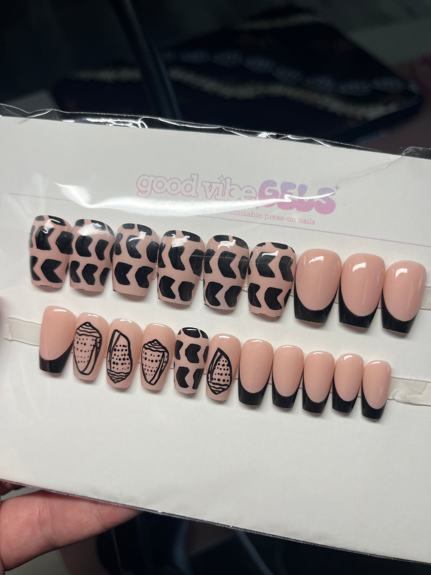 *NEW* Cone Shell Press On Nails